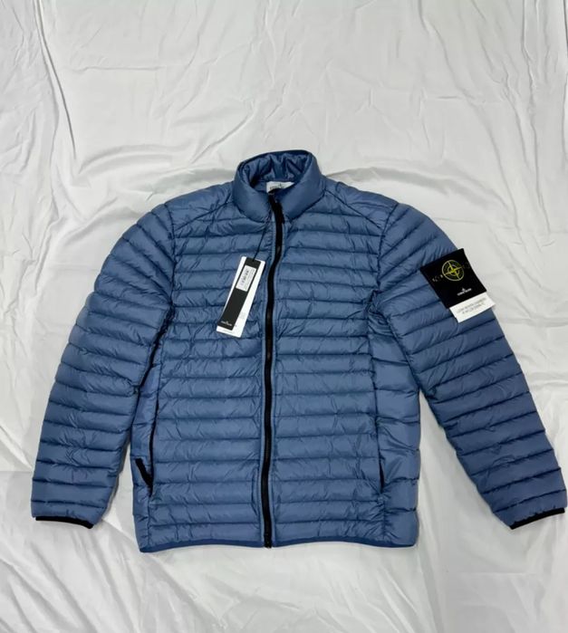 Куртка Stone Island
Синя пухова куртка з патчем логотипа