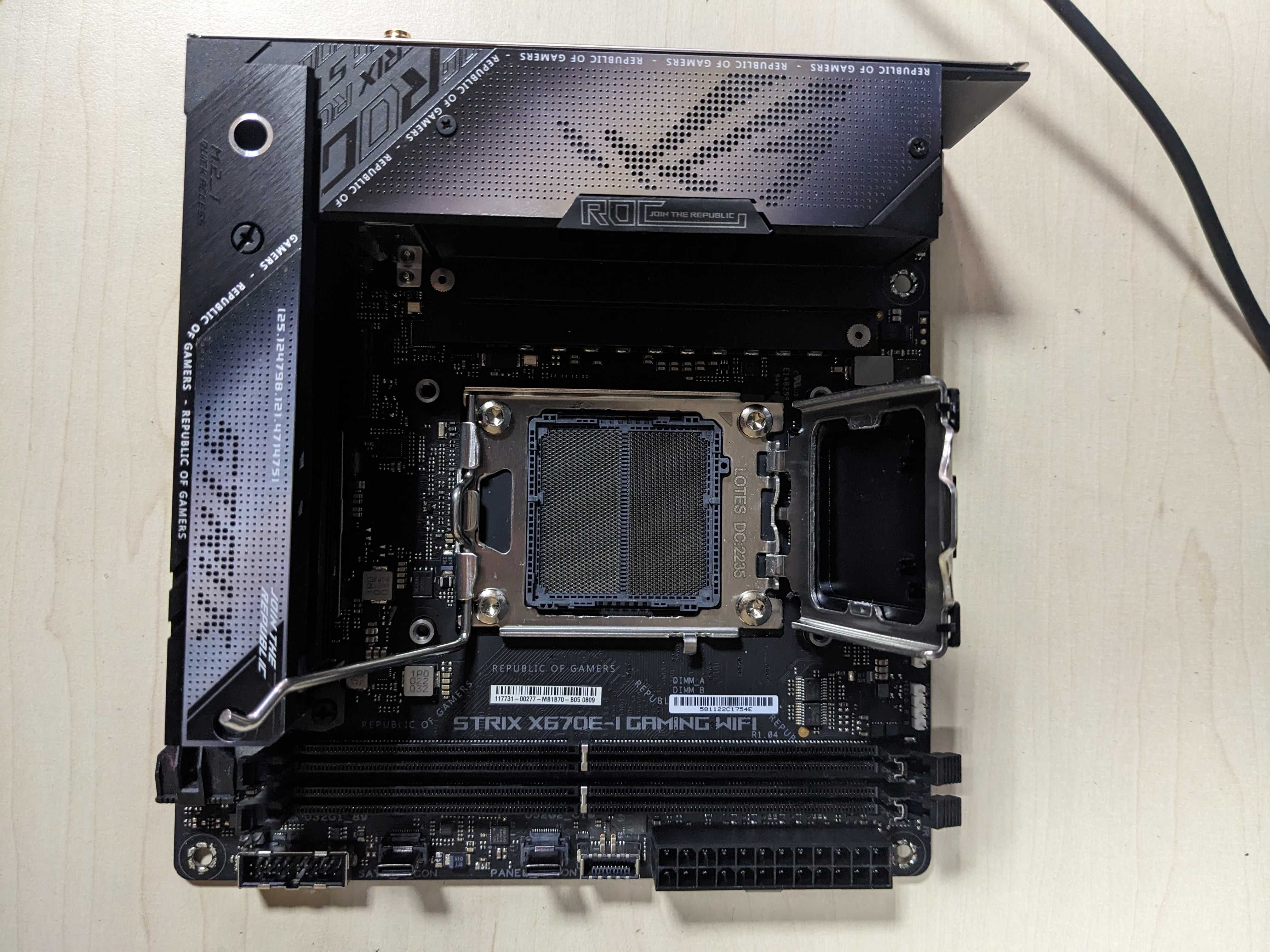 Материнська плата Asus Rog Strix X670E-I Gaming WiFi
