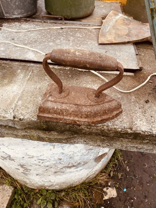 Продам тиски, топор, и вал на циркулярку