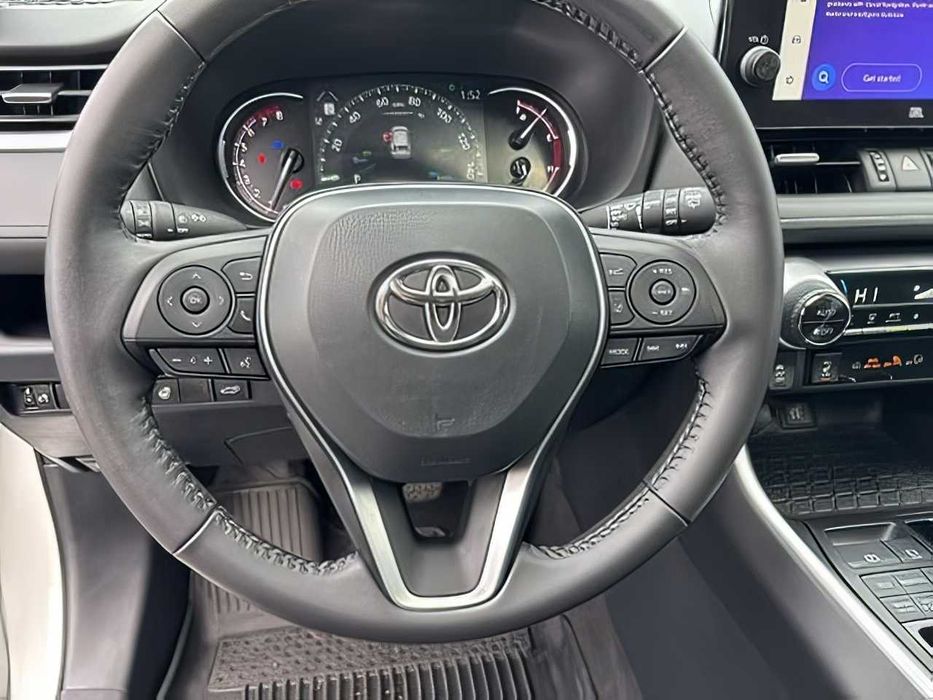 Toyota RAV4      2023