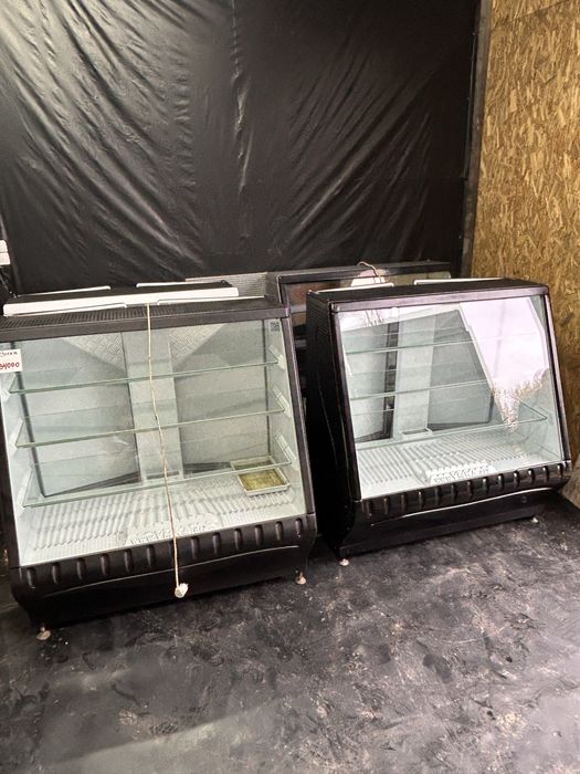 Умка Витрина для рыбы Для десертов Холодильник б/у Морозилка