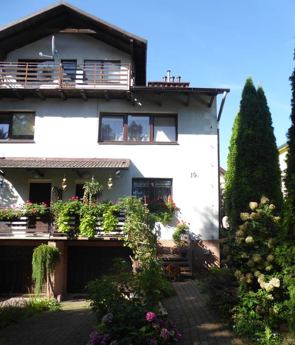 SPRZEDAM 1/2  DOMU w zabudowie bliźniaczej .