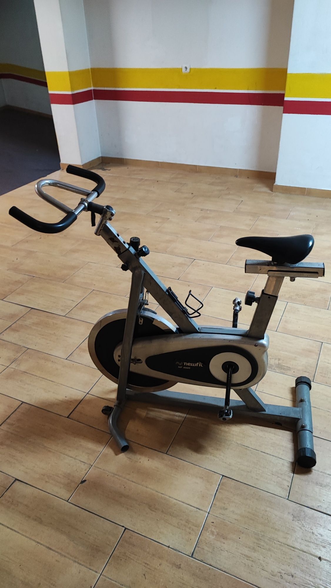 Bicicleta fixa treino