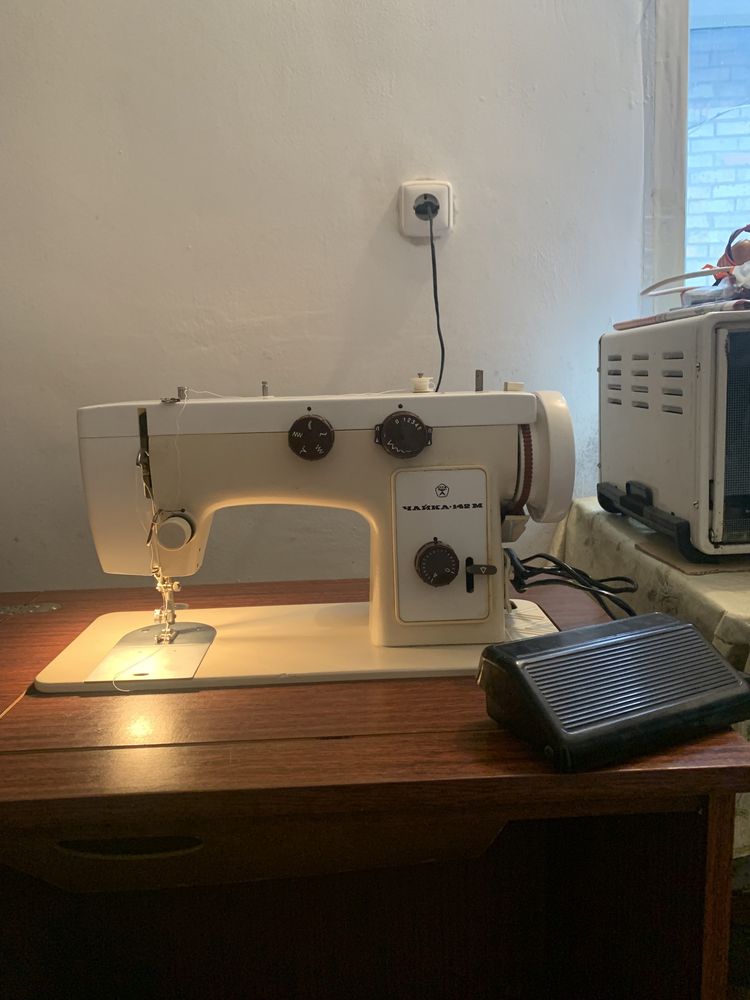 Швейная машинка Чайка 142М