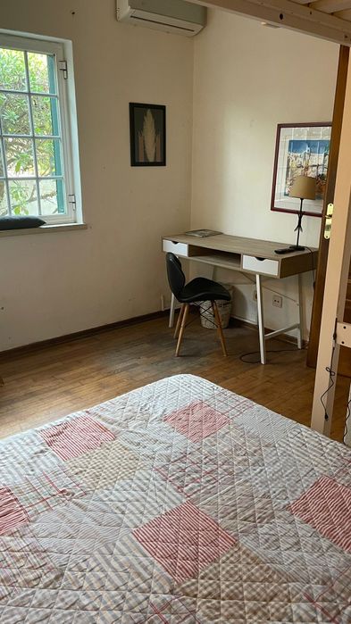 Quarto no meco aluga-se