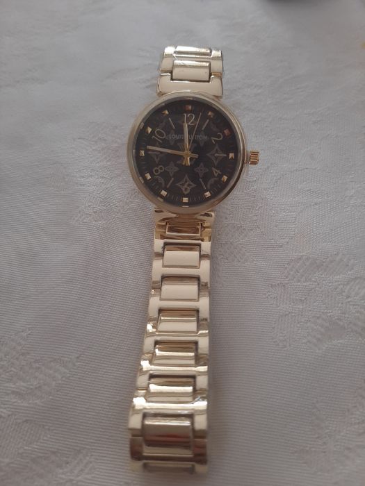 Relógio  LV  Bracelete Dourada