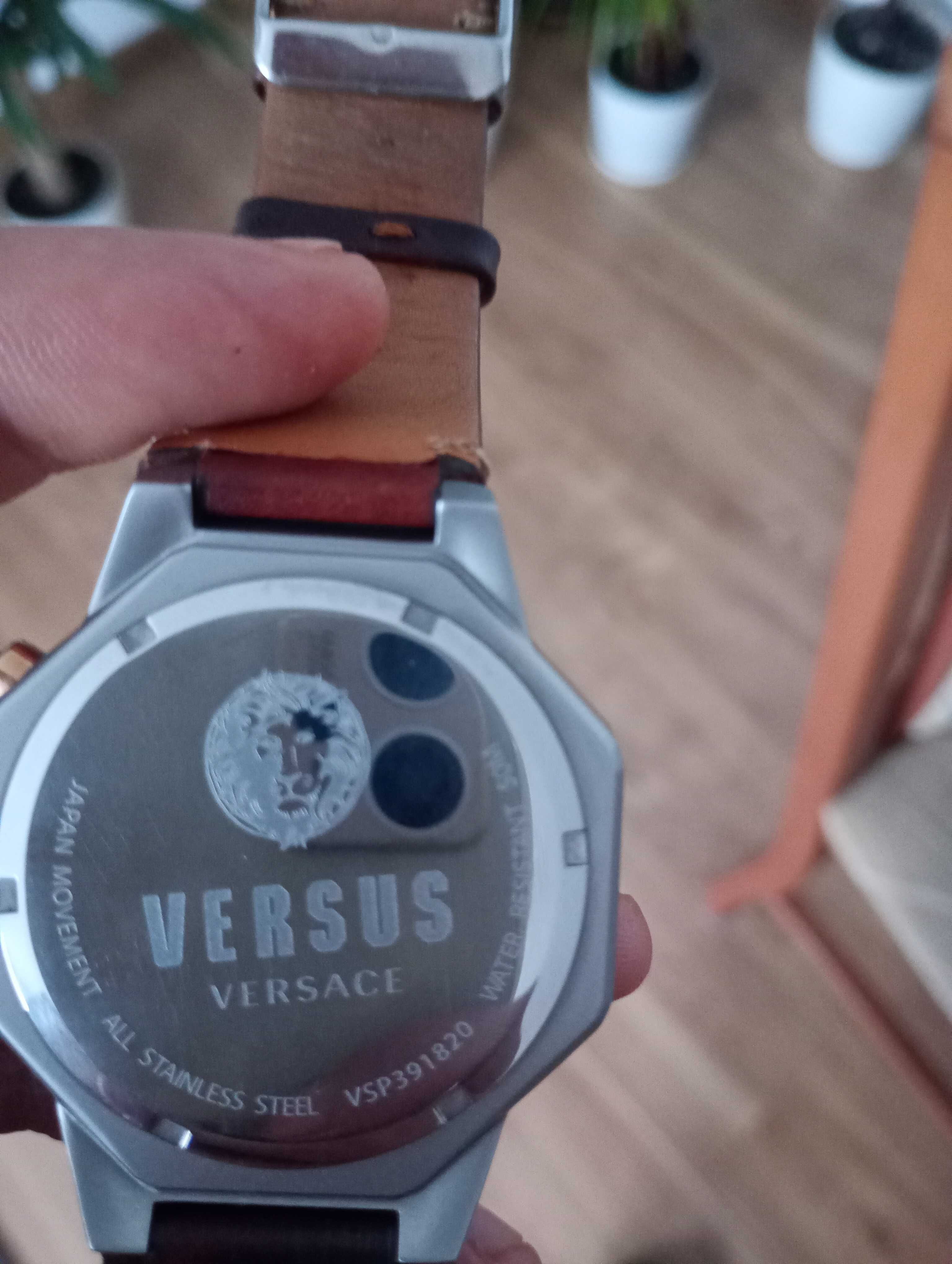 Zegarek versus versace