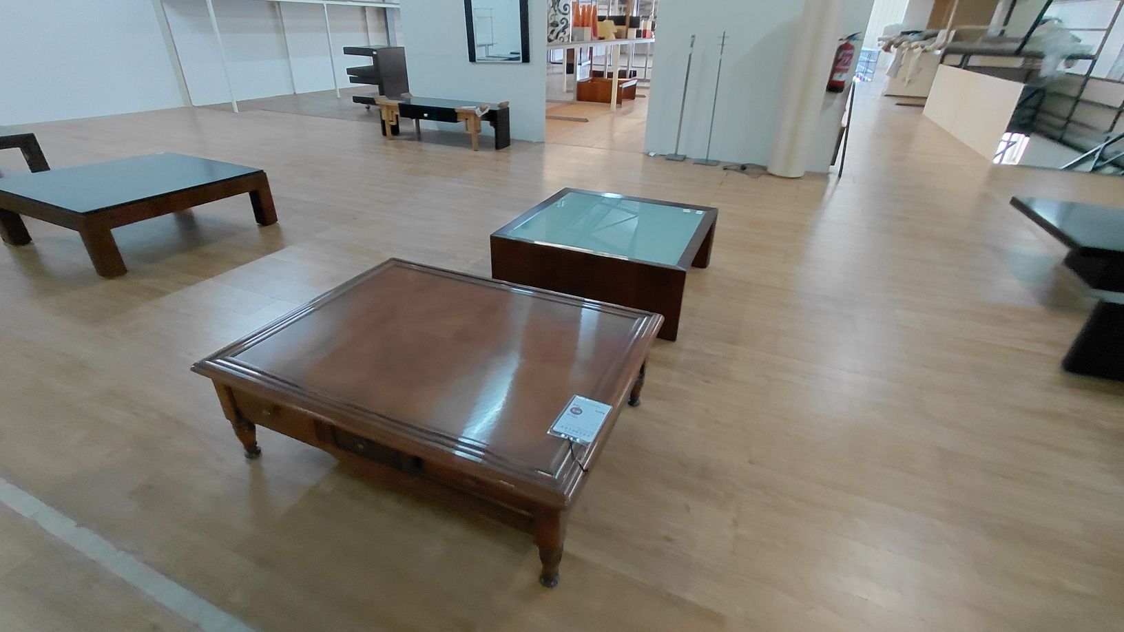 Mesas centro variadas ( envernizadas e em bruto) a partir de 30 euros