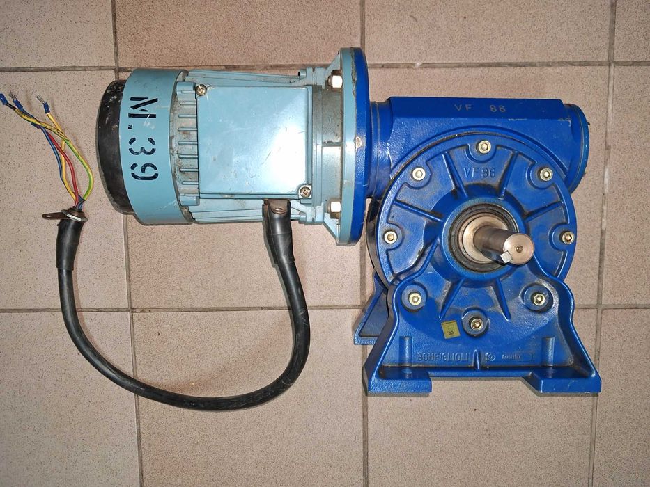 Motoreduktor ABB 0.37 kW z Bonfiglioli MVF 86/A, Wał 25 mm, 20 obr/min