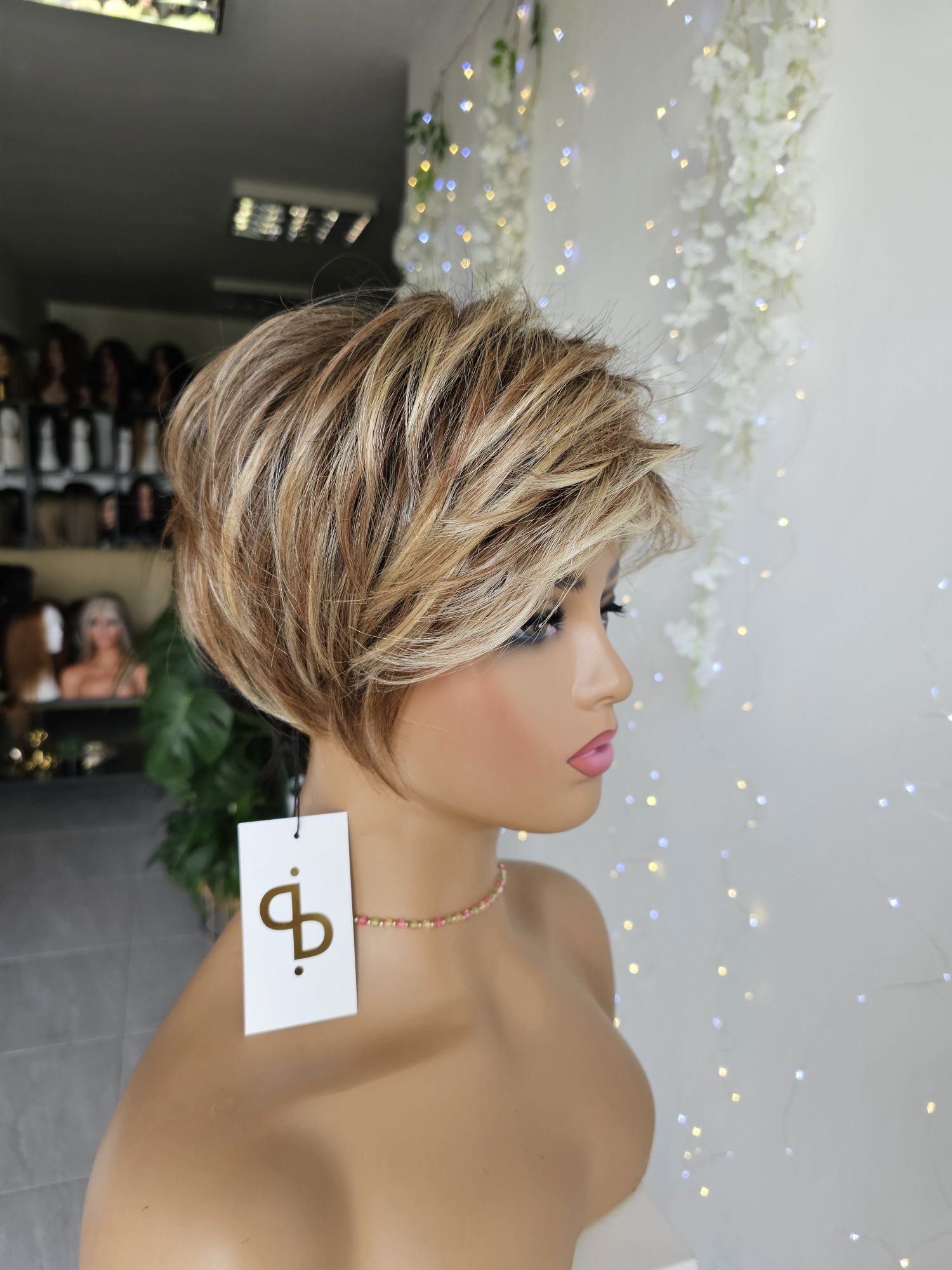 Krótka peruka blond bursztyn brąz 3D KBS-20 naturalna fryzura