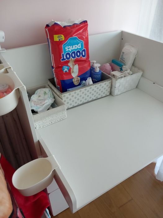 Secretaria/Trocador Ikea