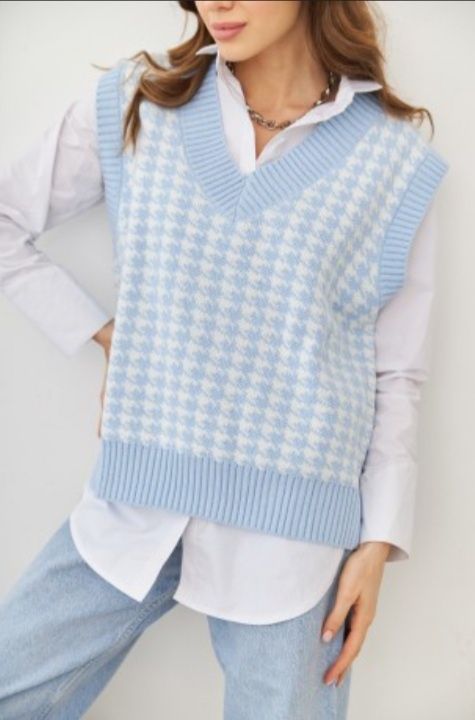 Bezrękawnik sweterek H&M z miękkiej w warkoczowy splot biało-niebieski