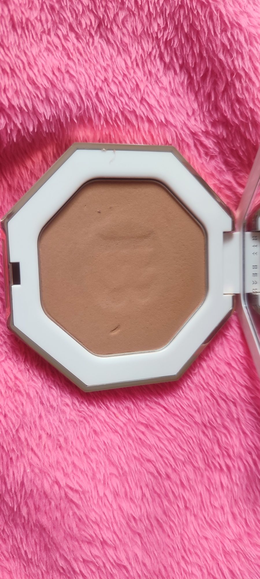 Bronzer Fenty Beauty odcień 02 Shady Biz