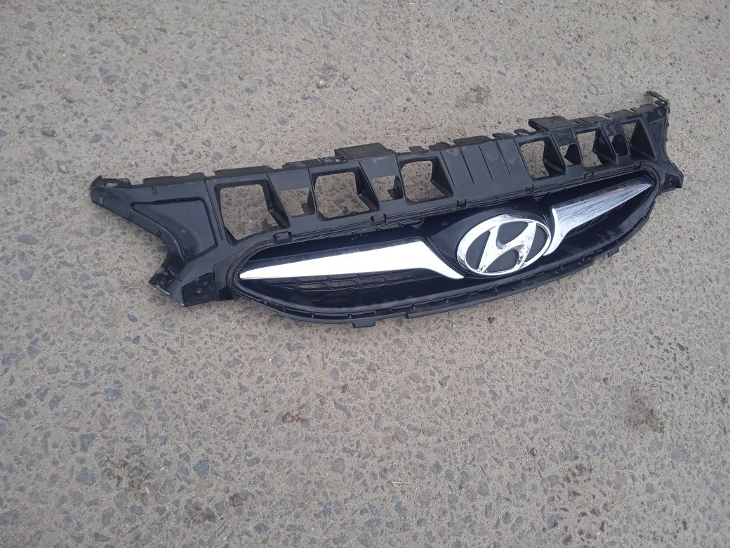 Решітка радіатора HYUNDAI ACCENT RB 2013 86351-1R000