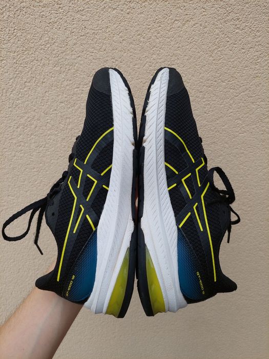 Кросівки Asics GT-1000 12 в чудовому стані.