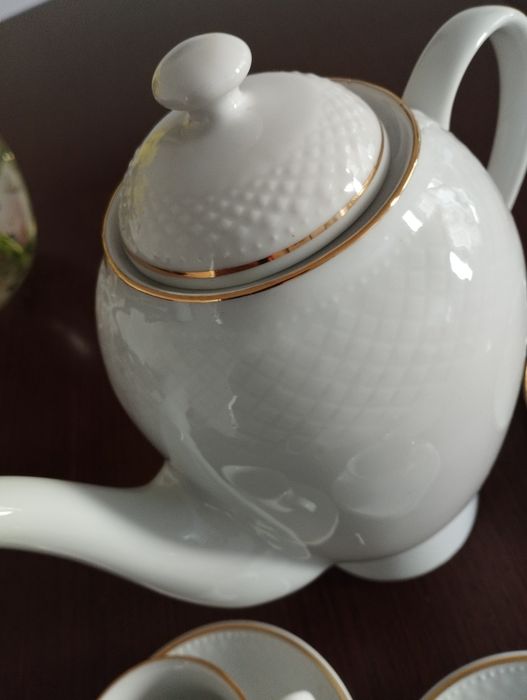 Serviço de café novo com 12 chávenas e bule da Royal China