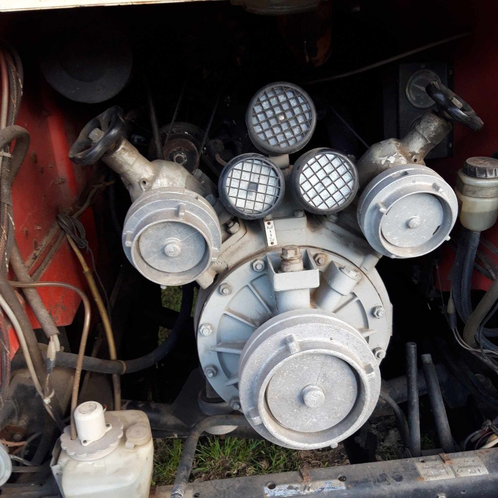 Pompa wody strażacka robur 4x4 części  traktor sam es