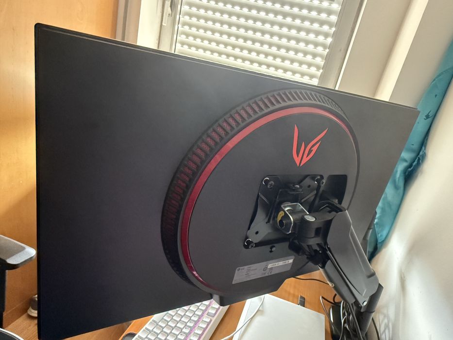 Monitor Gaming LG UltraGear 27GN650-B — 27” IPS, 144Hz