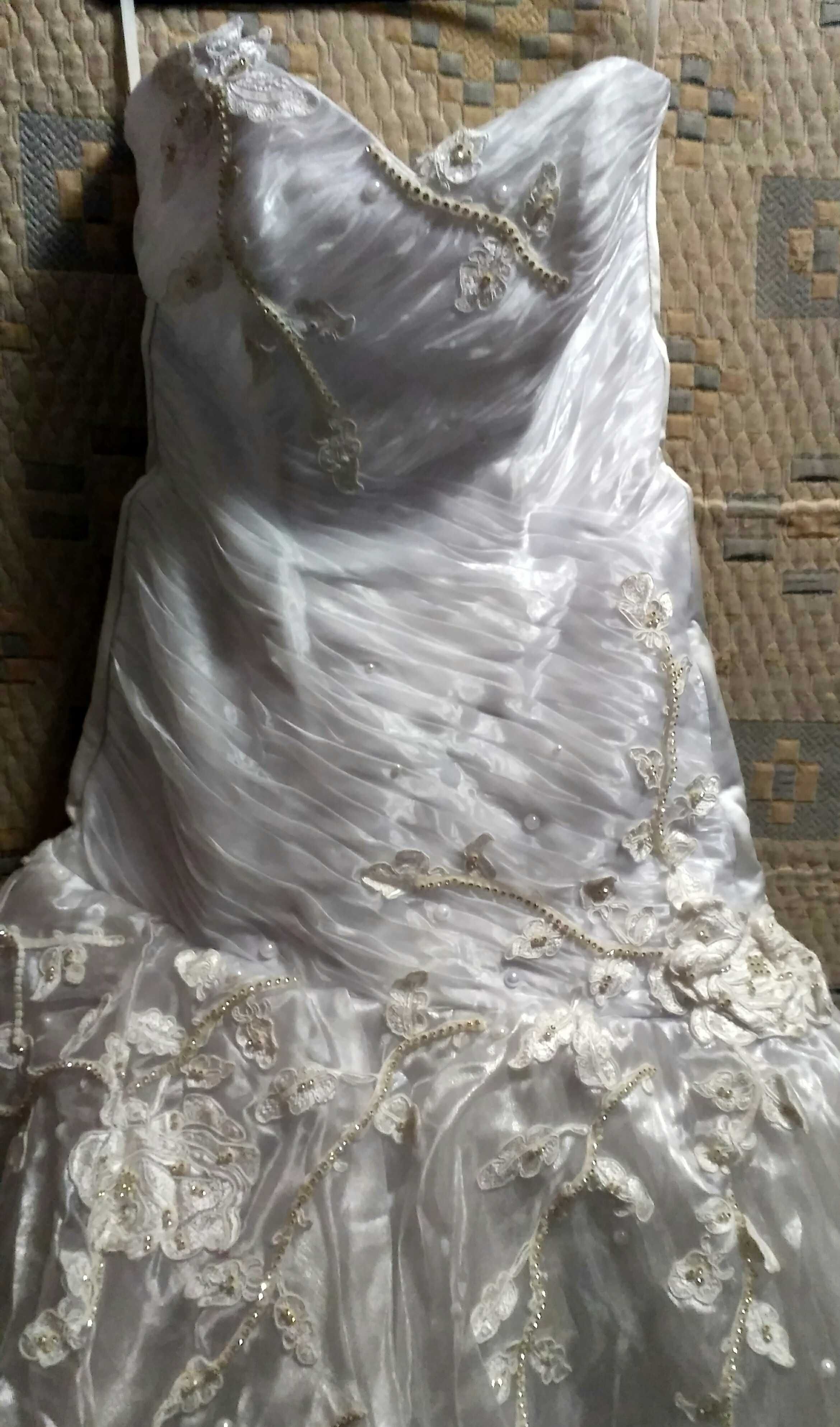 Свадебное платье, размер от 42