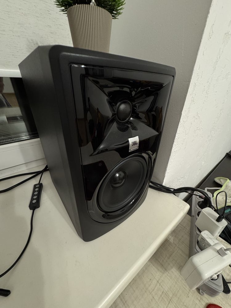 Jbl lsr 305 mkii