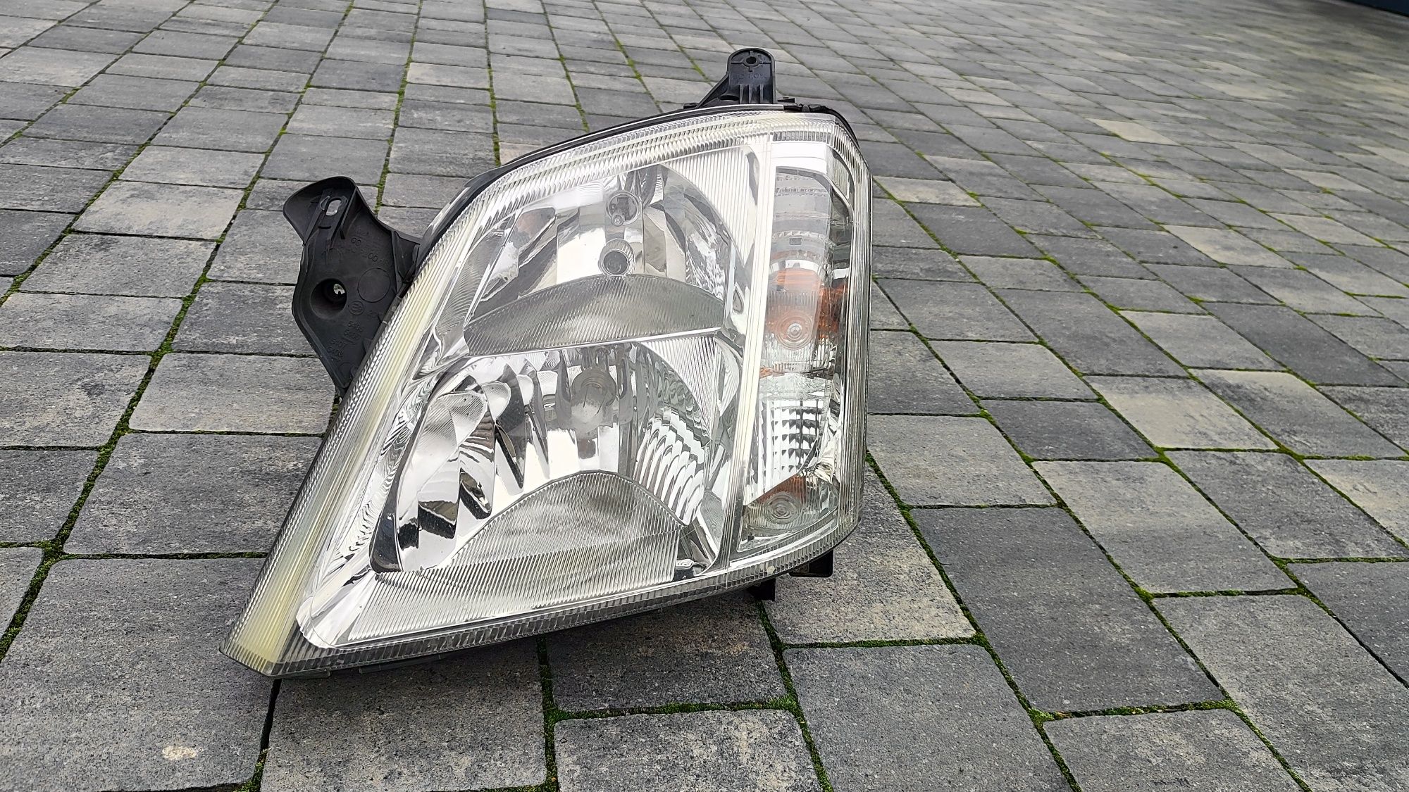 Lampy przednie przód Opel Meriva A 02-10 Valeo Europa