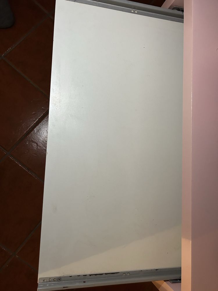 Secretaria cor de rosa