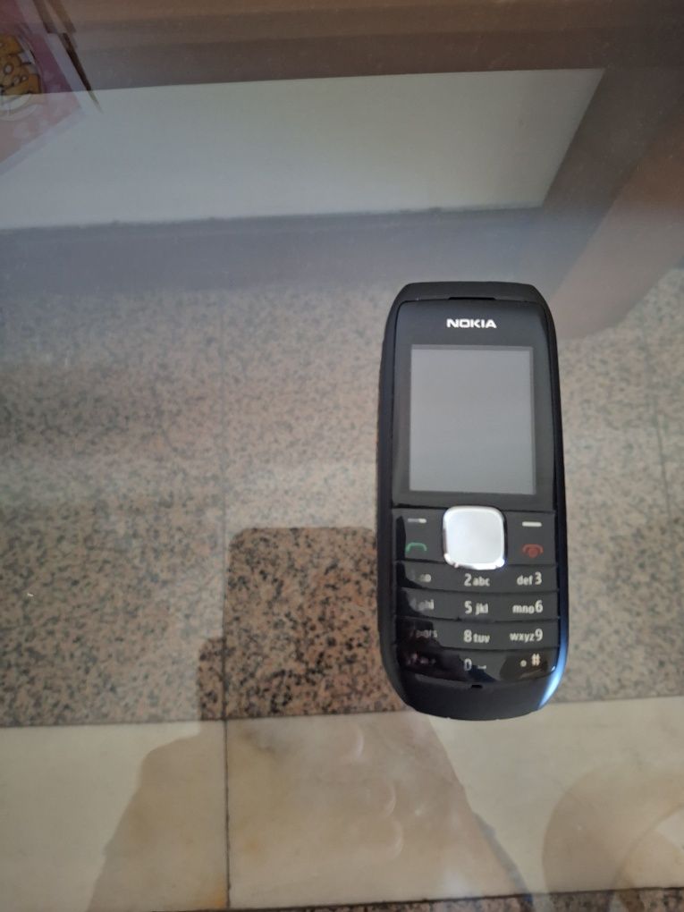 Nokia 1800 com caixa e carregador