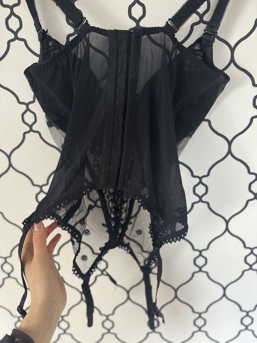 Koronkowy gorset miseczka C/D