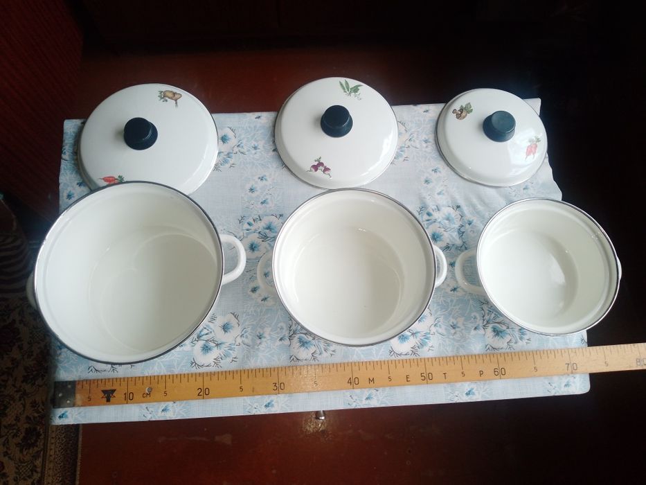 Продається посуд емальований,  каструлі та миски виробництва СРСР.