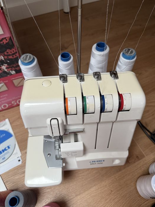 Overlock Juki MO-50e maszyna do szycia
