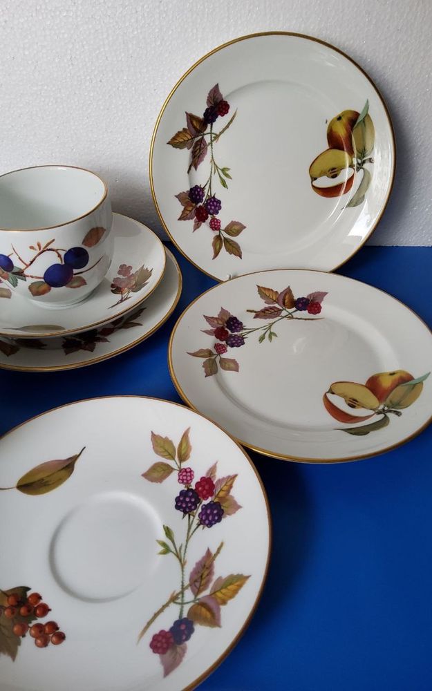 Порцелянові чайні пари Royal Worcester Evesham gold