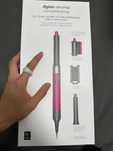 nowiutką lokówkę Dyson HS05