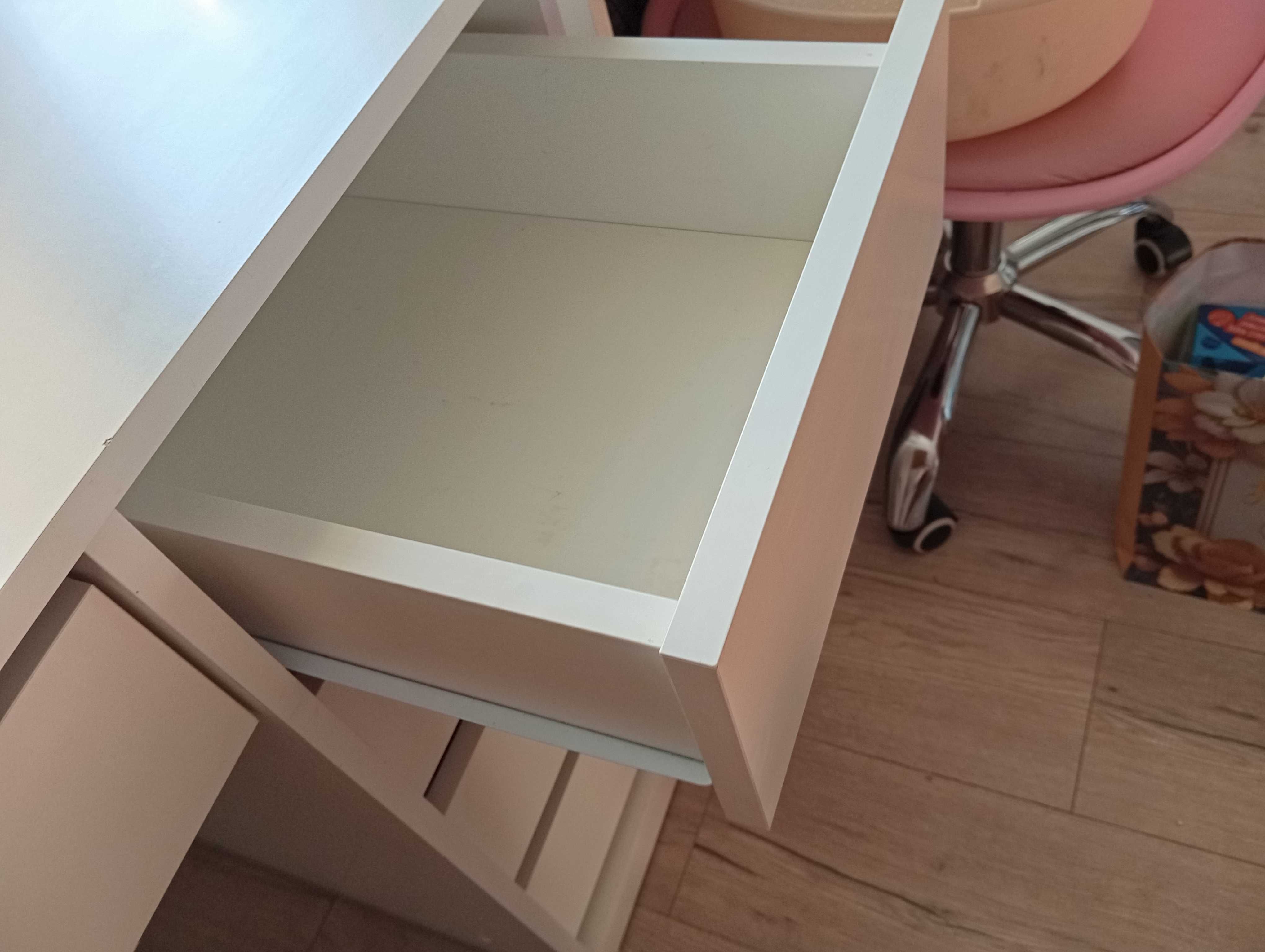 Sprzedam białe biurko