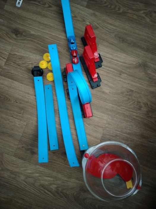 Гоночний інерційний трек у колбі з машинками, hot wheels