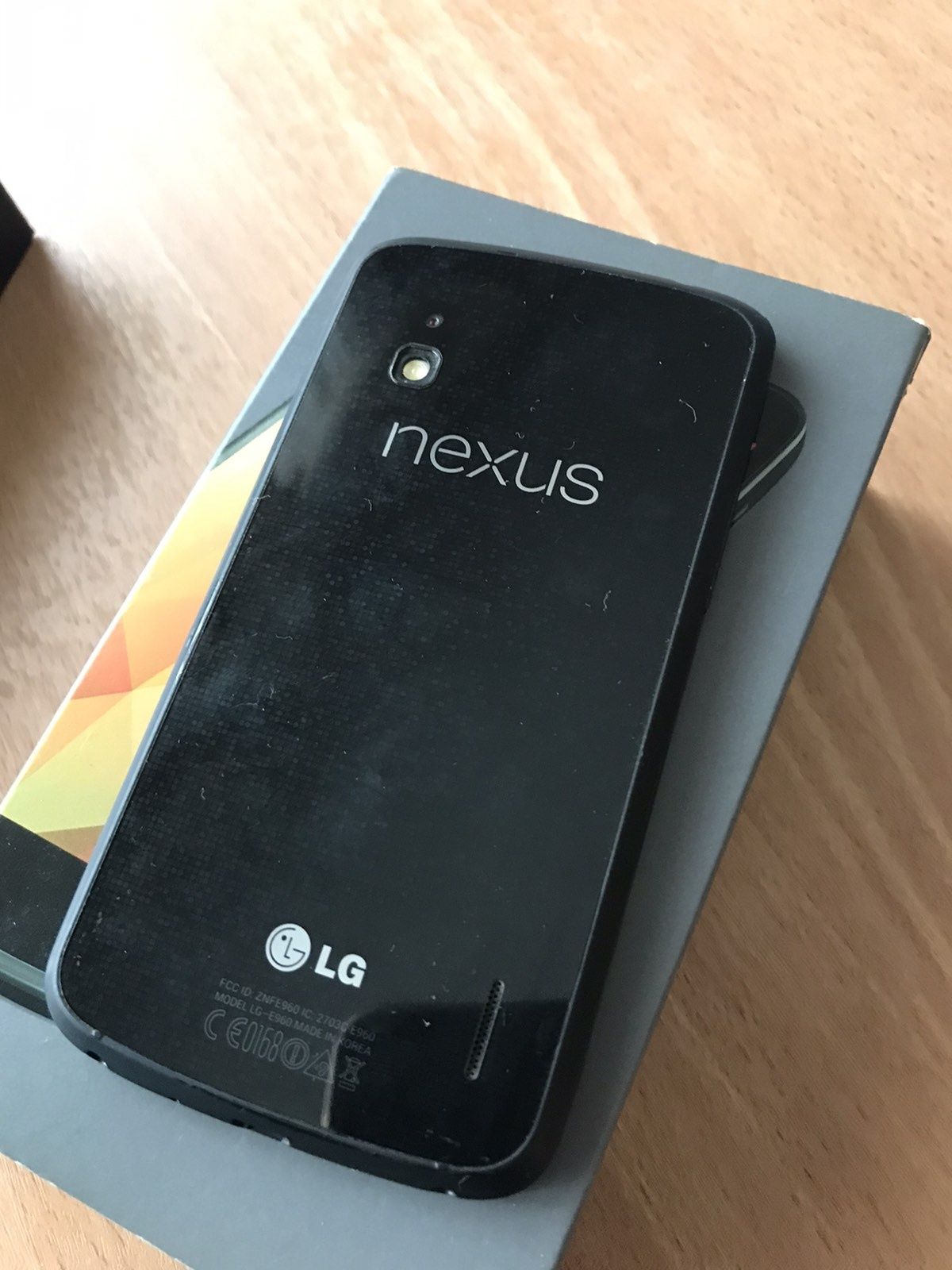 Продам телефон Nexus 4 LG