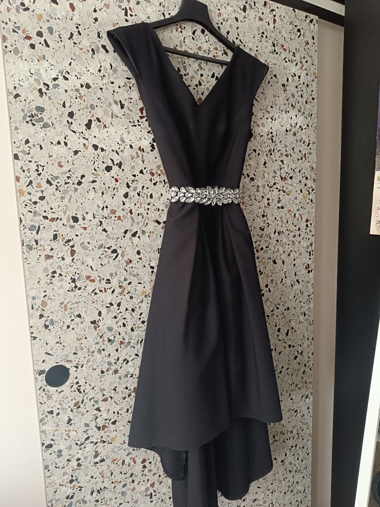 Sukienka elegancka czarna