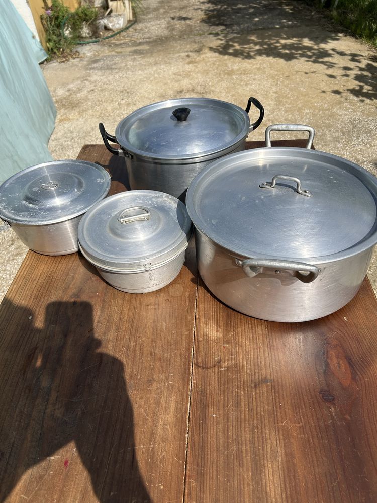 Tachos em alumlnio e duas formas tambem em aluminio