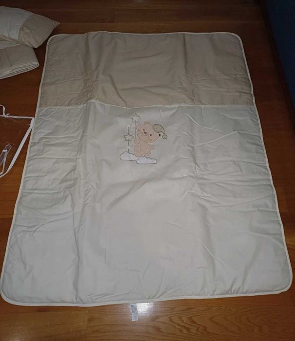 Conjunto de edredão + resguardo + almofada