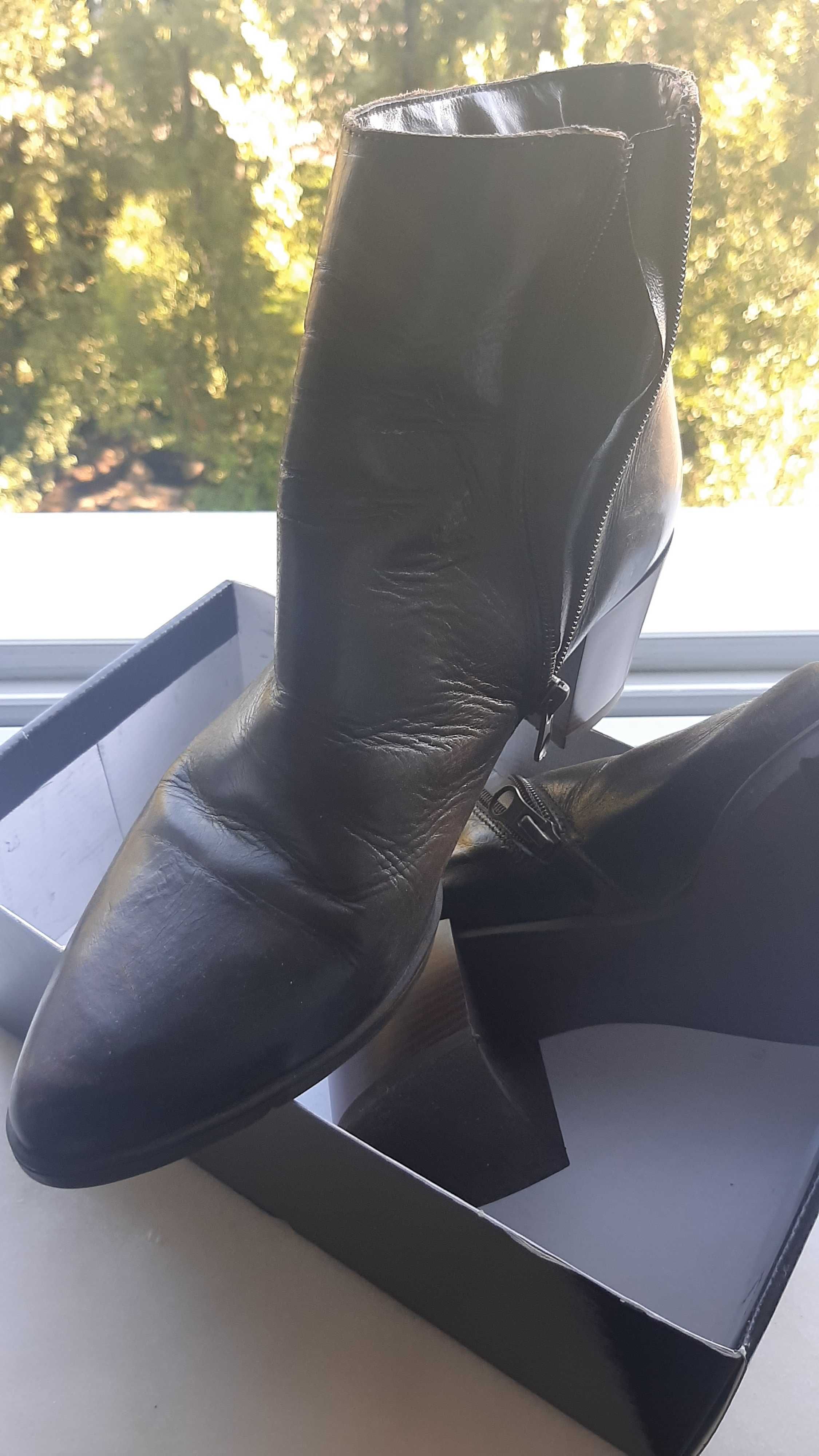 Botas de pele, seminovas n.40