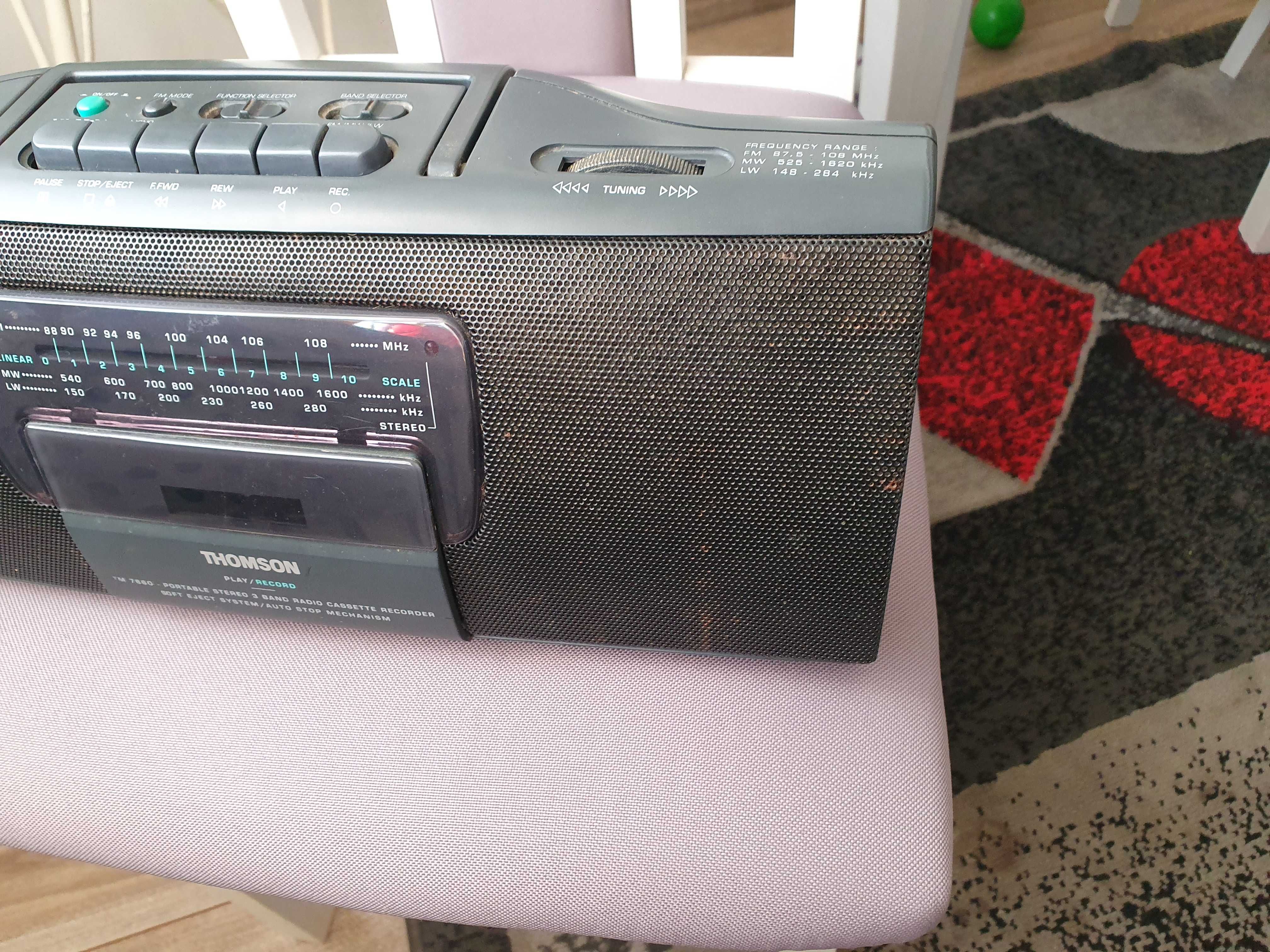Stary zabytkowy radiomagnetofon Thomson TM 7660