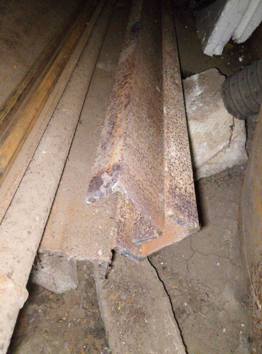 Швелер сталевий 3000*100*45 мм.