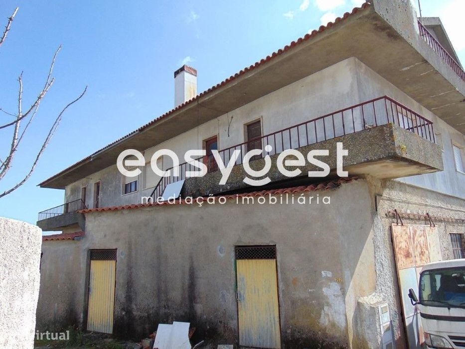 Apartamento duplex situado em bairro calmo de Proença-a-Nova.