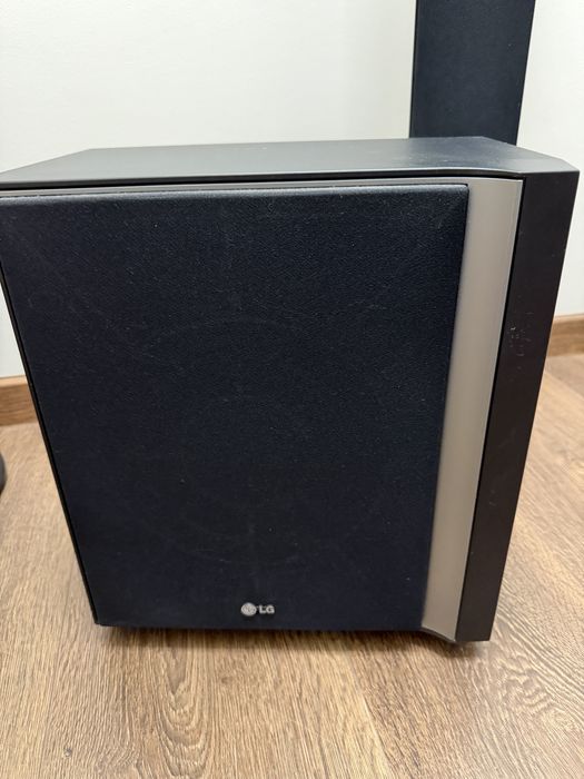 Kino domowe LG model SH52TH-W 300 W