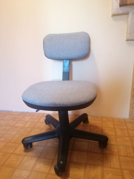 Krzesło biurowe, obrotowe z regulacją wysokości