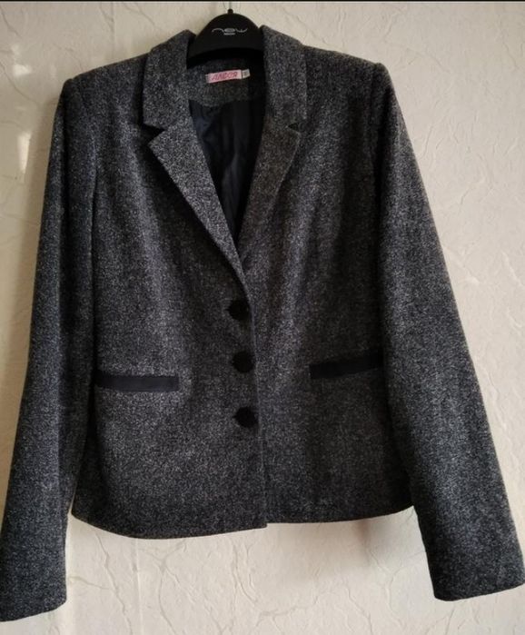 Піджак жіночий 46 розмір. Стан ідеальний. Тканина 50% wool, 50% acryli