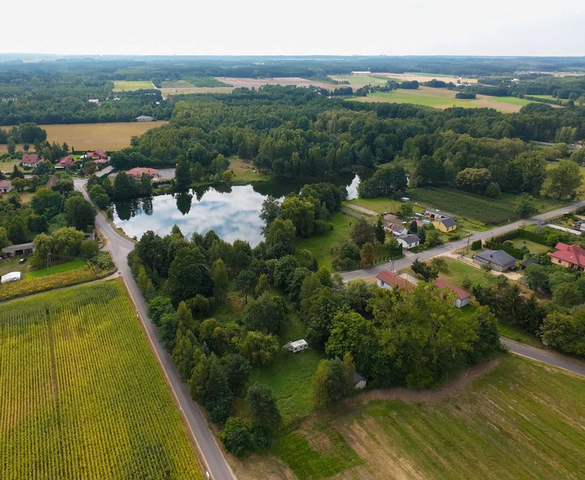 Budowlana działka z wykopanym stawem