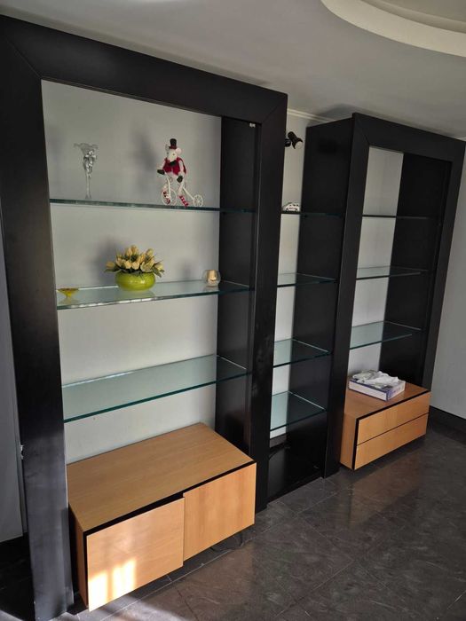 Стекляні полки шкаф