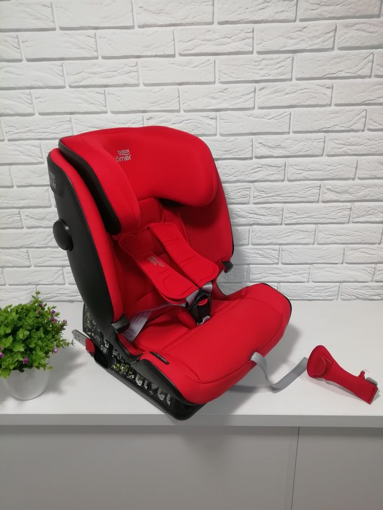 ISOFIX 9 міс-12 років Britax Romer Advansafix IV 4 R i-Size автокрісло