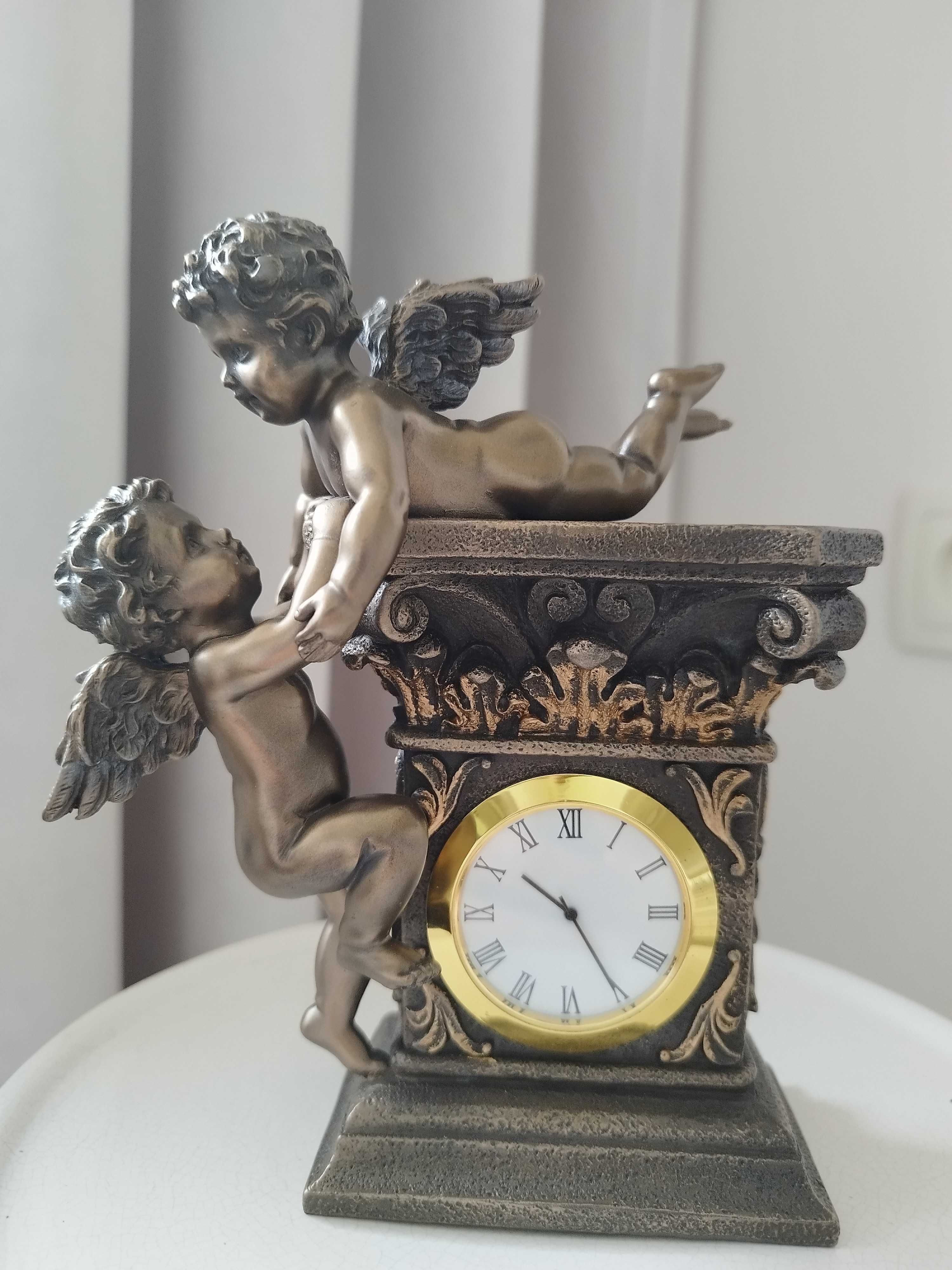 Secesyjny włoski zegar kominkowy z aniołkami amorkami Veronese brąz