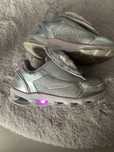 Buty swiecace sportowe
